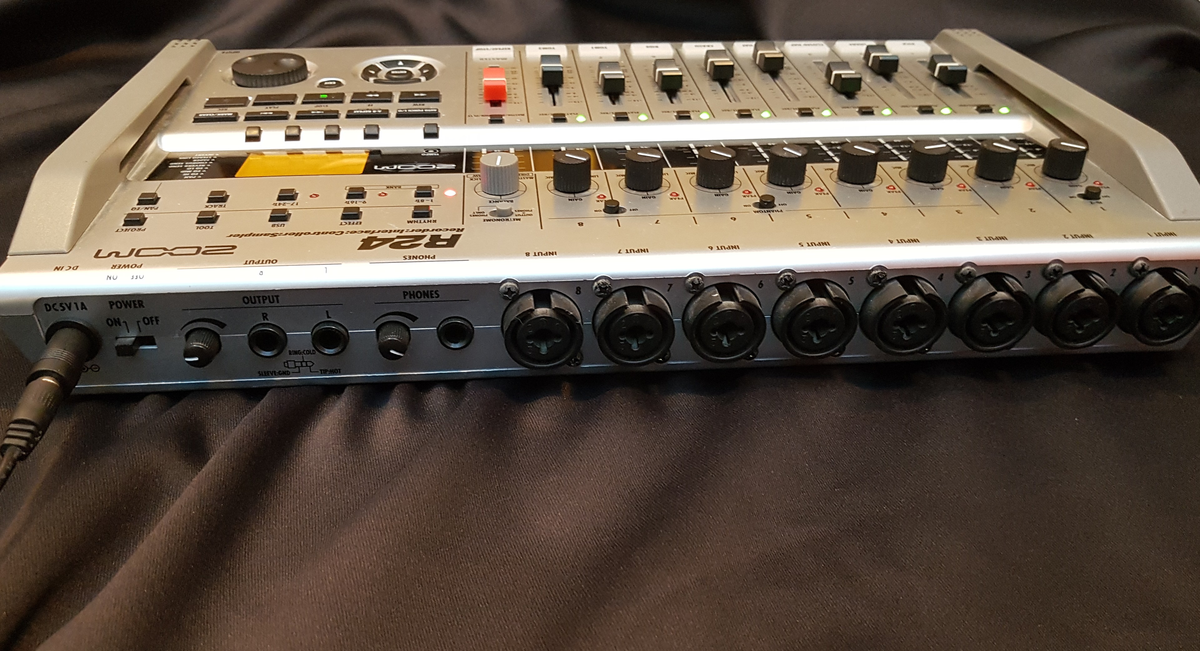 R24 Zoom R24 Audiofanzine