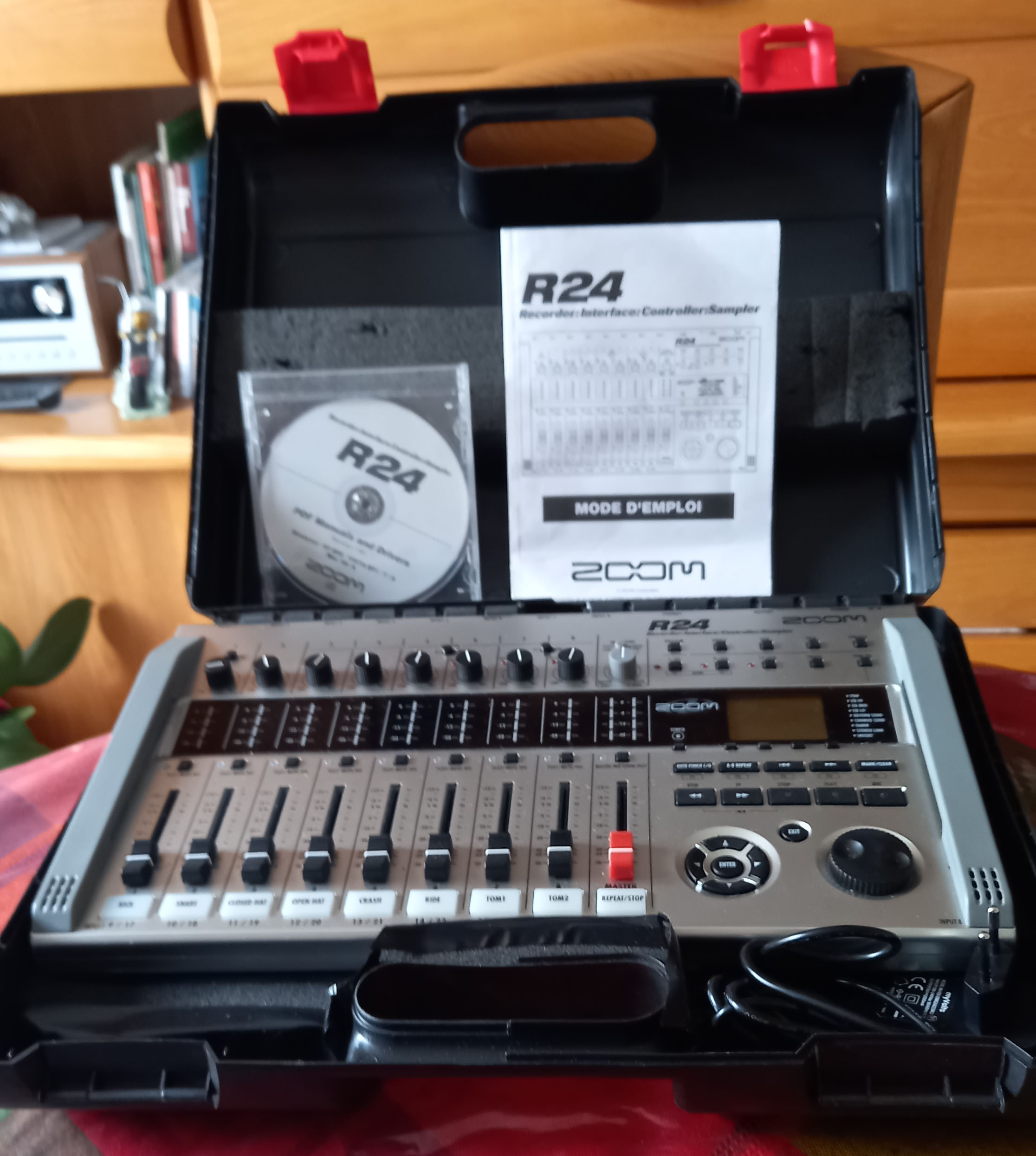 R24 Zoom R24 Audiofanzine