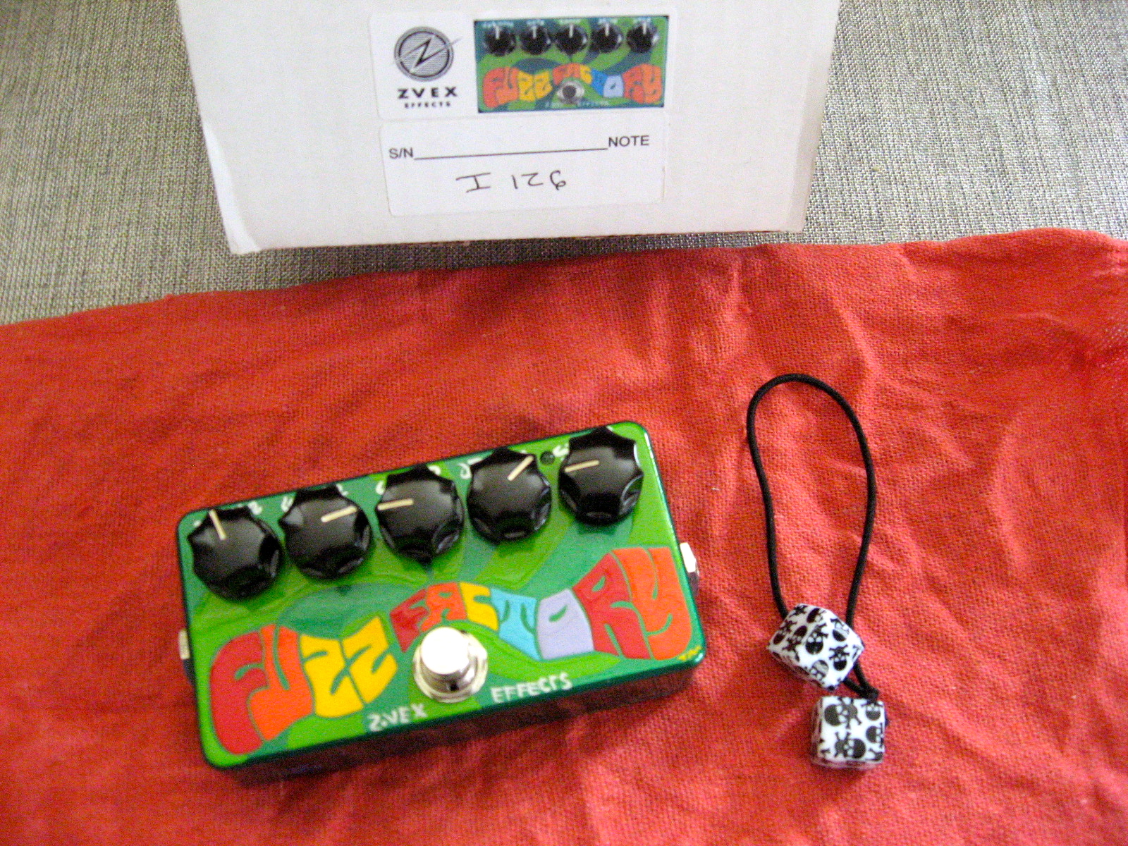 激レア 1点物 Zvex Fuzz Factory ハンドペイント ピンクラメ-