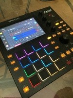 Vends MPC One, comme neuve + 22 expansions + housse de transport + carte SD...