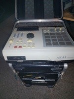 Akai MPC2000XL, avec lecteur de cartes multiformats, dont SD-miroSD, et...