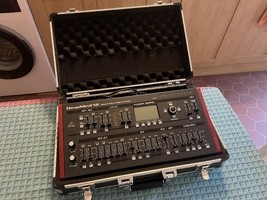 Behringer DeepMind 12D – Comme neuf + flight case - 460 €