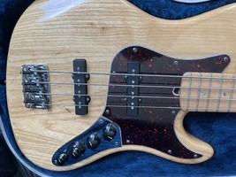 Fender American Jazz Bass Deluxe - 1 290 €