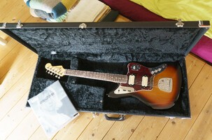 Vends Guitare Fender Jaguar Kurt Cobain - 1 180 €