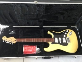 Vends Fender player Stratocaster HSH Buttersream - 650 €