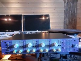 Vends préampli convertisseur FOCUSRITE ISA 428 MKII avec carte convertisseur...
