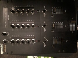 Table de mix DJ Gemini UMX-9 à réparer (ou pour pièces) - 50 €