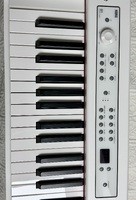 KORG D1 BLANC - 500 €