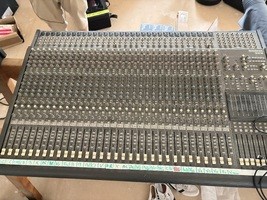 Vends mackie 8 bus 32 8 avec alimentation - 400 €