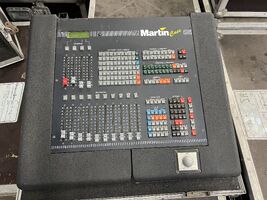 Console lumière MARTIN CASE PRO I - 210 €