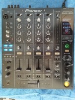 Table de mixage Pioneer DJM 800 - 480 €
