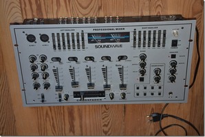 Table de Mixage SOUNDWAVE Professional Mixer EP - 60 €