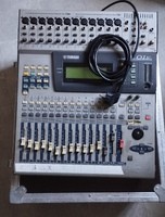 Vends console numérique Yamaha 01V avec flight case - 200 €