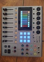 Vds Zoom P8 - 300 €