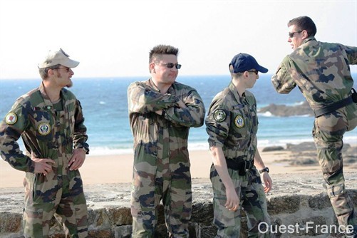 Les démineurs venus de Brest, au moment de l’intervention.