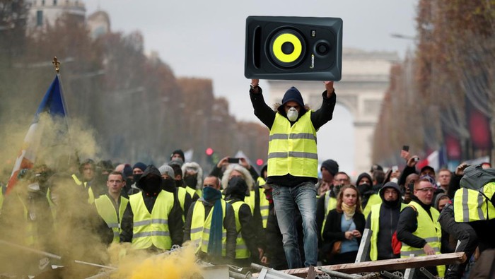 2018-11-24t133837z_1180386102_rc1c30e30bf0_rtrmadp_3_france-protests_0 2018-11-24t133837z_1180386102_rc1c30e30bf0_rtrmadp_3_france-protests_0