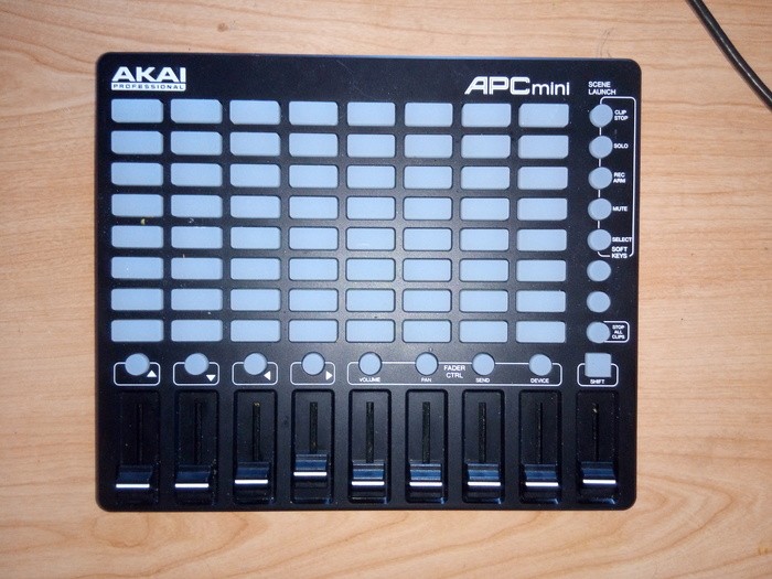 novation launchcontrol vs akai apc mini novation launchcontrol vs akai apc mini