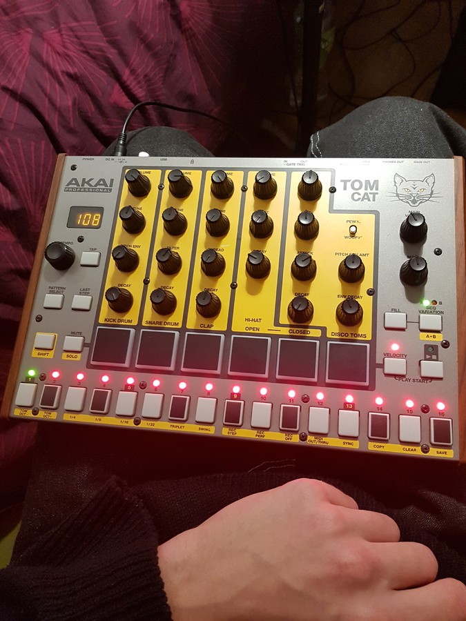 Tom Cat Akai Professional Tom Cat Audiofanzine