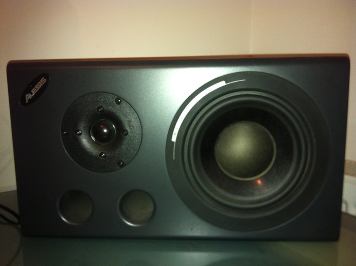 Photo Alesis M1Active MKII Alesis m1 active mk2 (337466) Audiofanzine