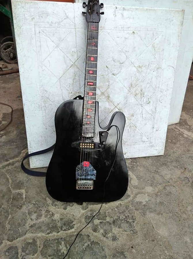 autres-guitares-electriques-solid-body-2450217.jpg