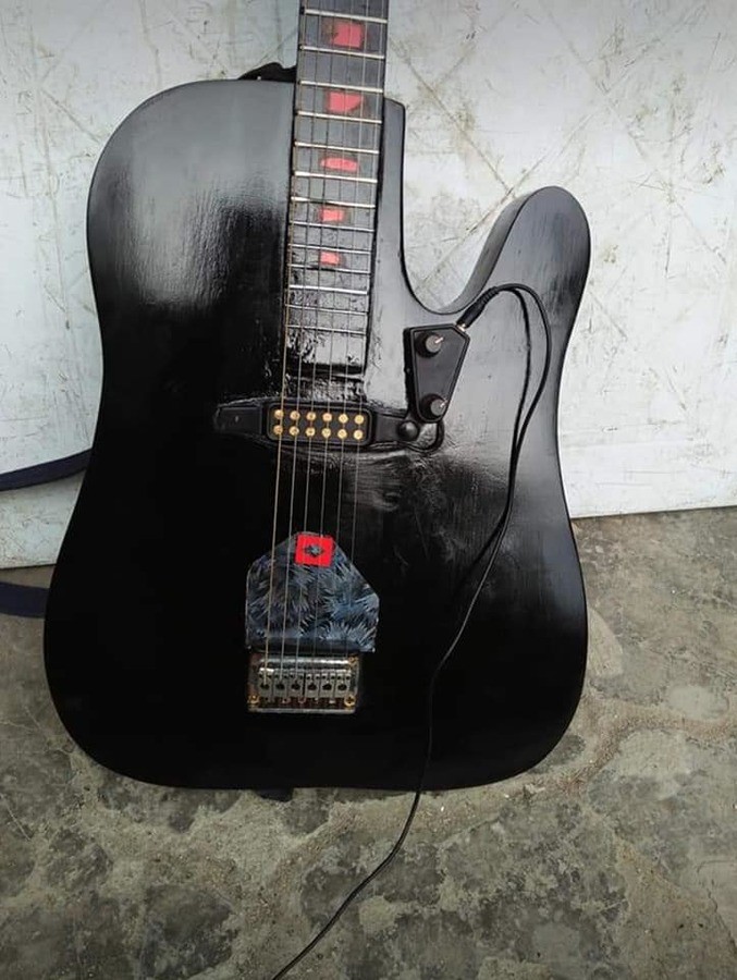 autres-guitares-electriques-solid-body-2450218.jpg