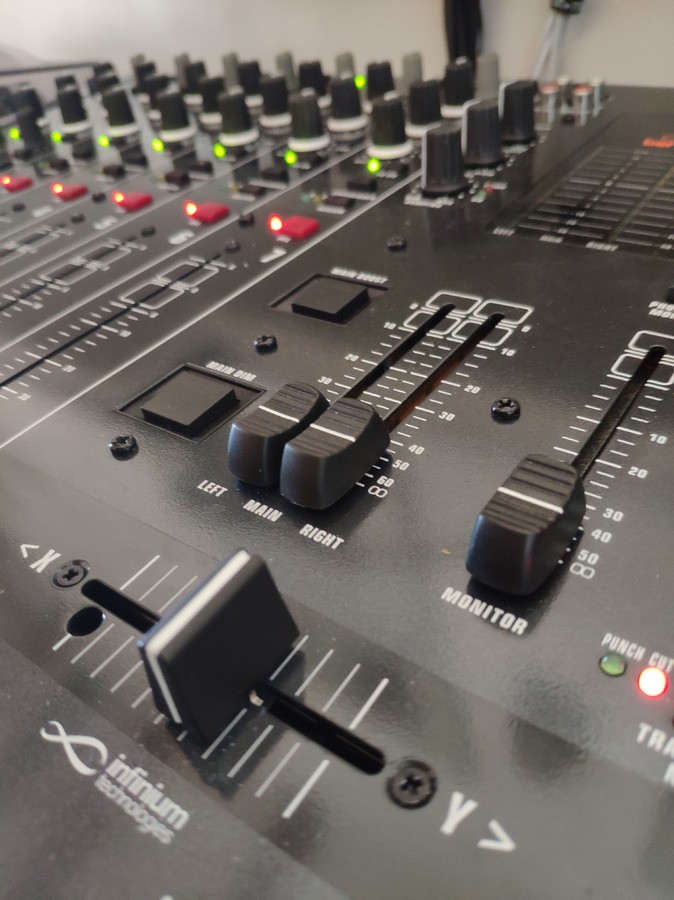 DX2000USB Behringer DX2000USB Audiofanzine