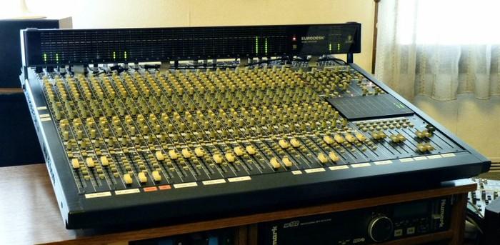 behringer mx8000 eurodesk console