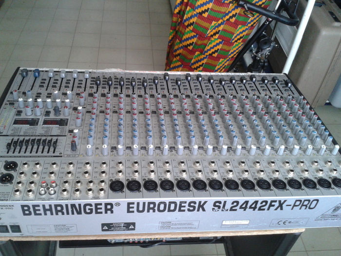 Behringer Eurodesk SL2442FX-PRO image (#1113335) - Audiofanzine