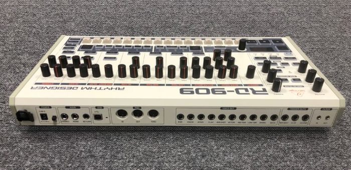 behringer-rd-9-3126688.jpg