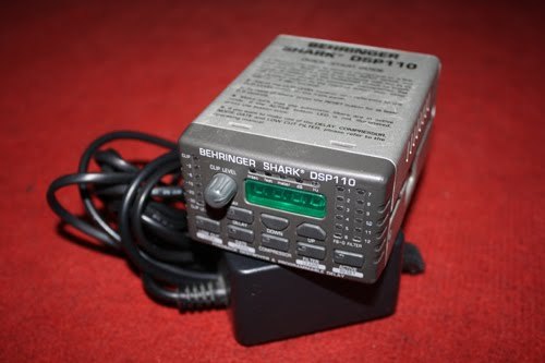 http://medias.audiofanzine.com/images/thumbs3/behringer-shark-dsp110-513442.jpg