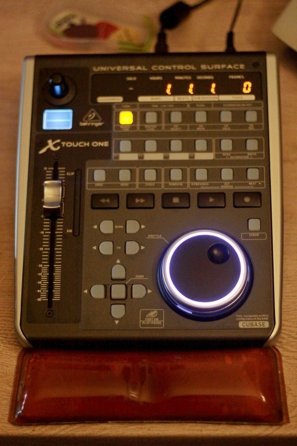 behringer-x-touch-one-2367116.jpg