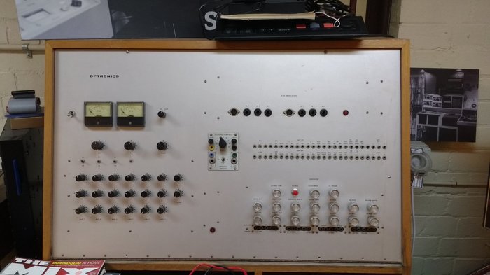 claviers-synthetiseurs-analogiques-2982468.jpeg