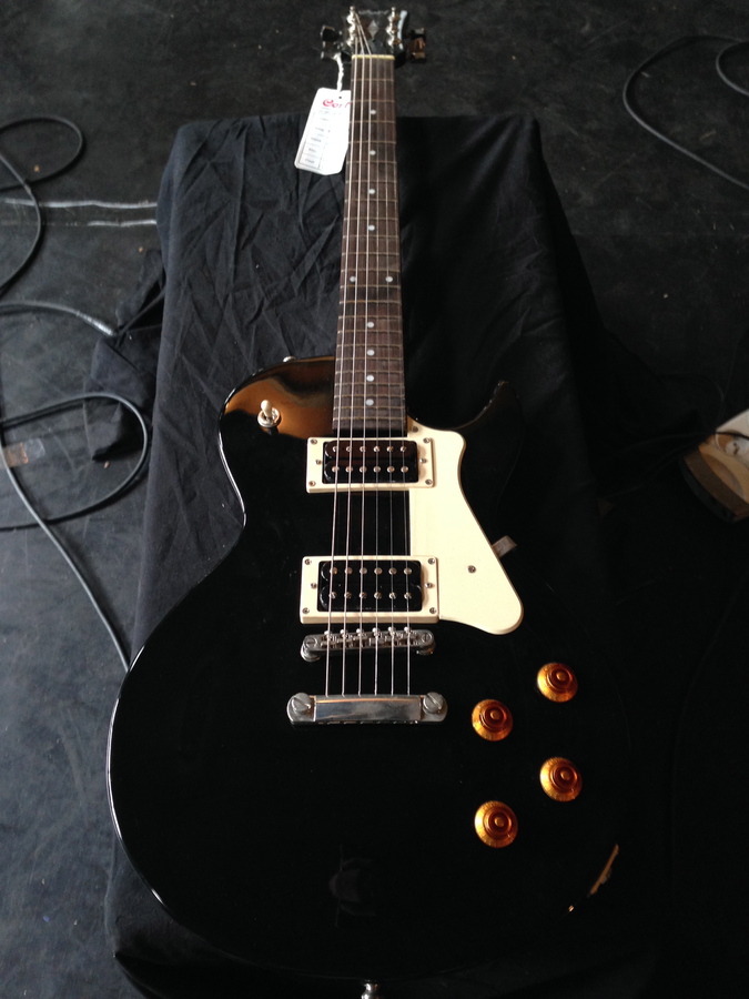 Photo Cort CR100 : Cort CR100 - Black (#833743) - Audiofanzine
