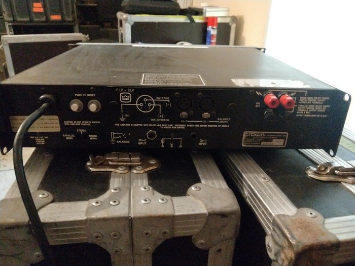 MacroTech 2400 Crown MacroTech 2400 Audiofanzine