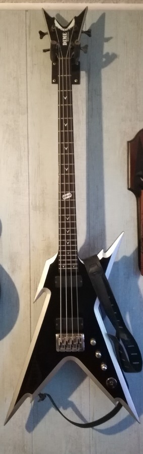 Razorback Bass - Dean Guitars Razorback Bass - Audiofanzine