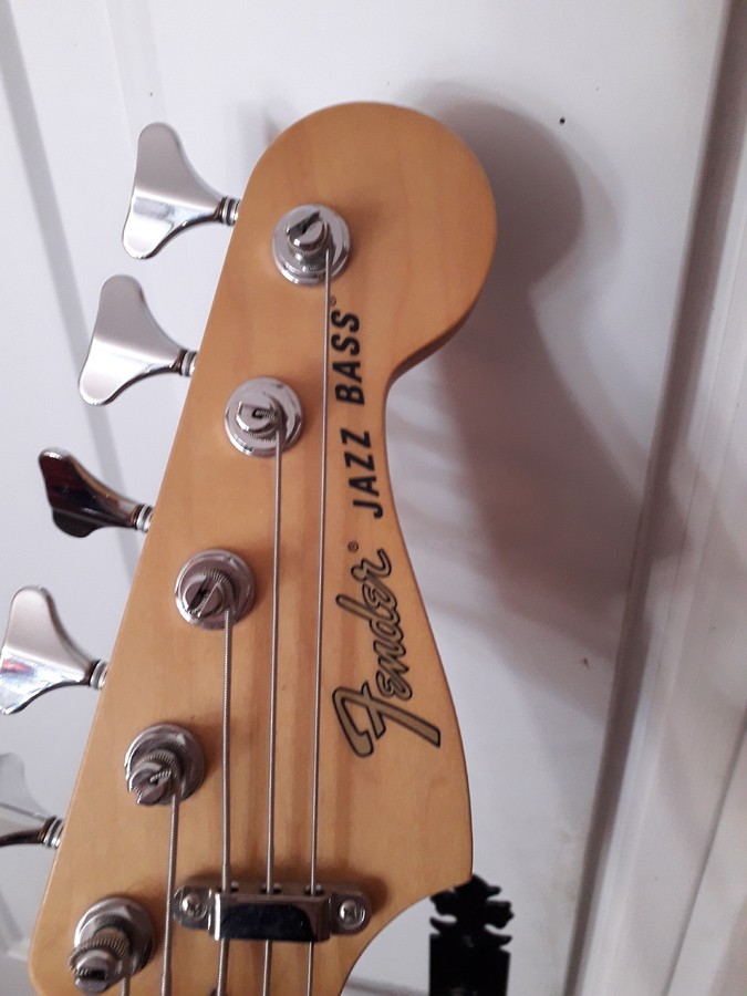 American Deluxe Jazz Bass V [2010 2015] Fender Audiofanzine