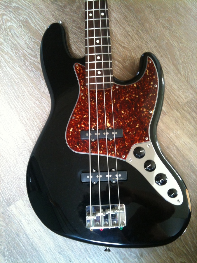 Photo Fender Deluxe Active Jazz Bass 2004 Current Fender Deluxe Series Jazz Bass Mexico