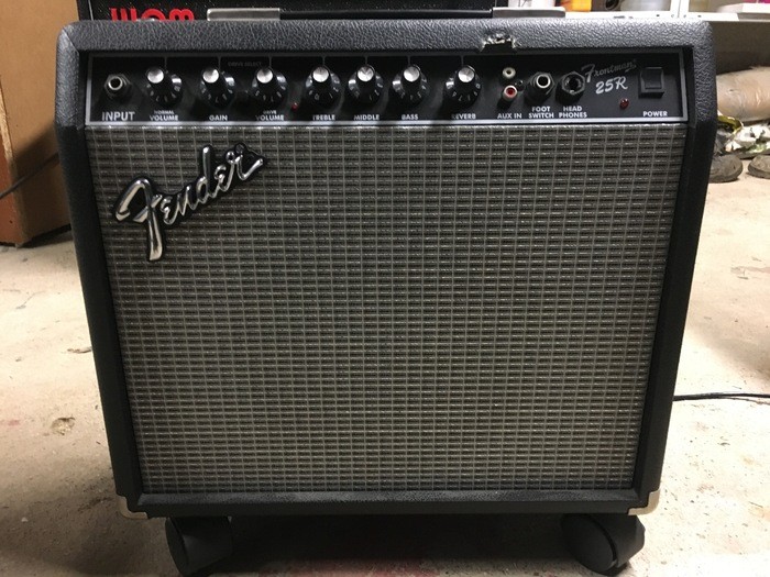 Vend Ampli combo à transistors pour guitare Fender FM 25R (Ilede