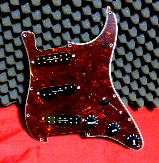 Photo Fender Loaded Pickguard Fender Pickguard w/ pickups (705842
