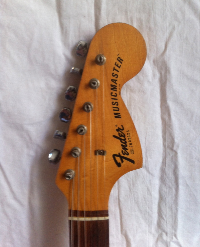 1976 fender musicmaster guitar