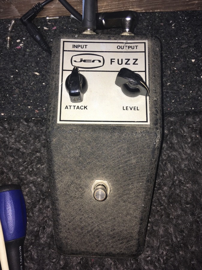 fuzz-guitare-2948554.jpeg