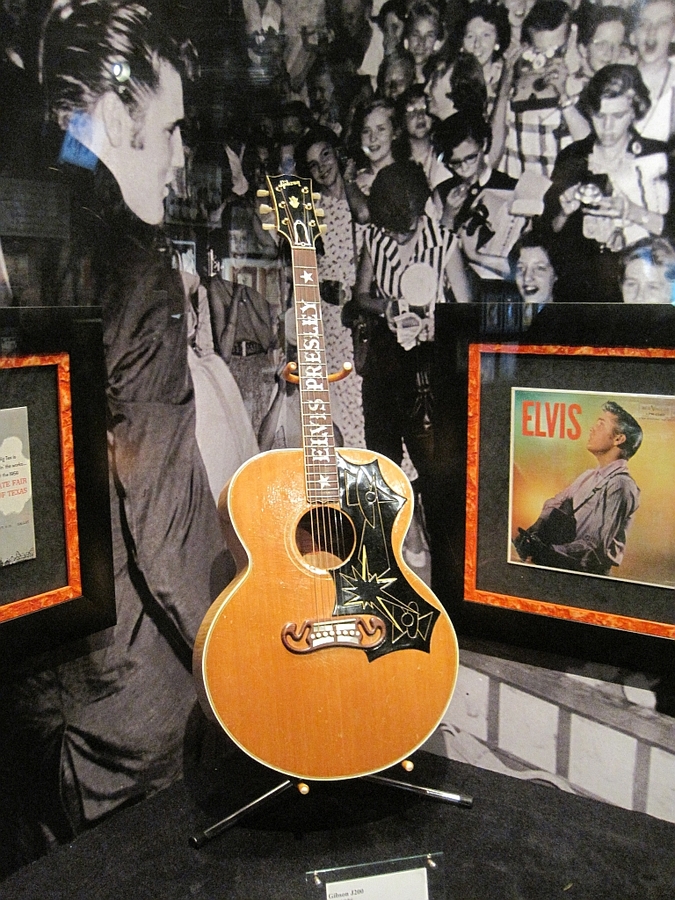 Photo Gibson Elvis Presley SJ-200 : Graceland 2010 12 18 Memphis TN 23 ...