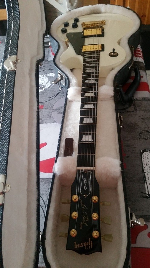Gibson Les Paul Studio - Alpine White w/ Gold Hardware (10255)