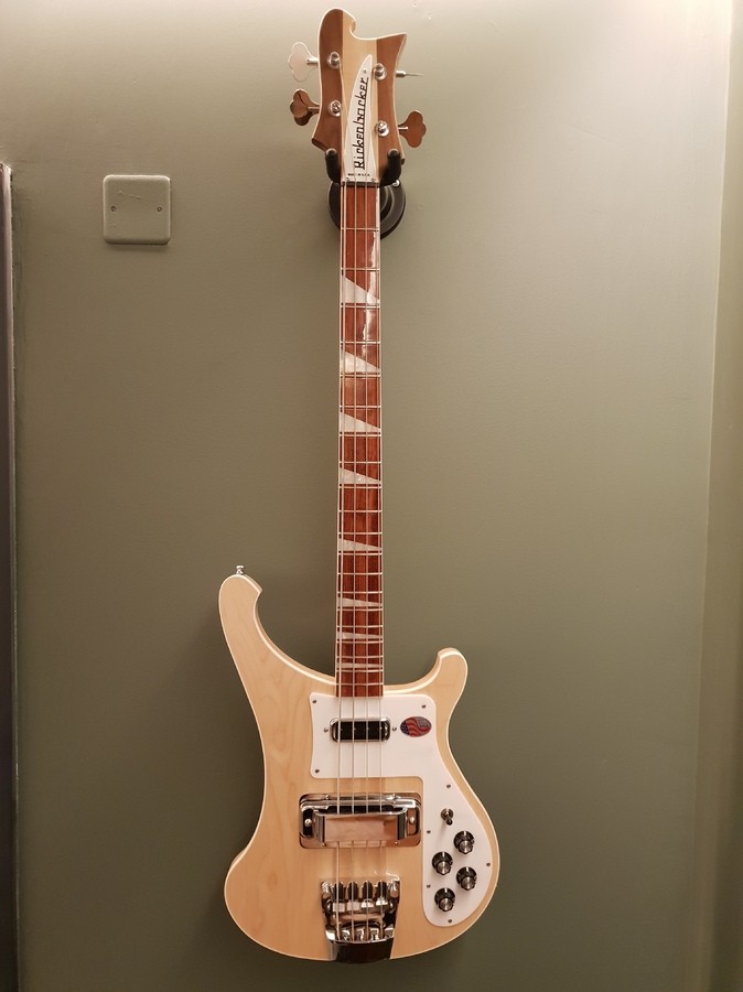 guitares-basses-2466285.jpg