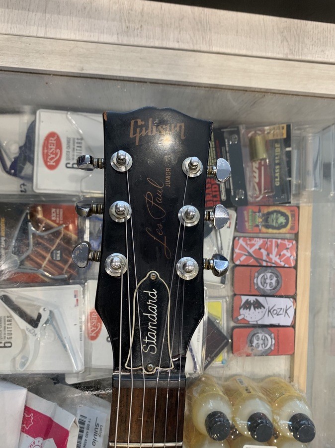 guitares-de-forme-lp-2532908.jpeg guitares-de-forme-lp-2532908.jpeg