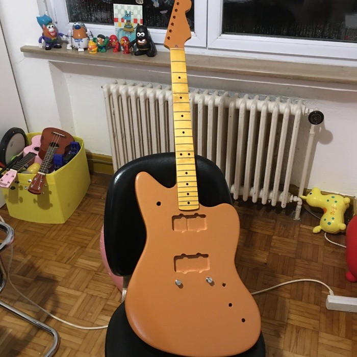 guitares-electriques-solid-body-3679919.jpeg