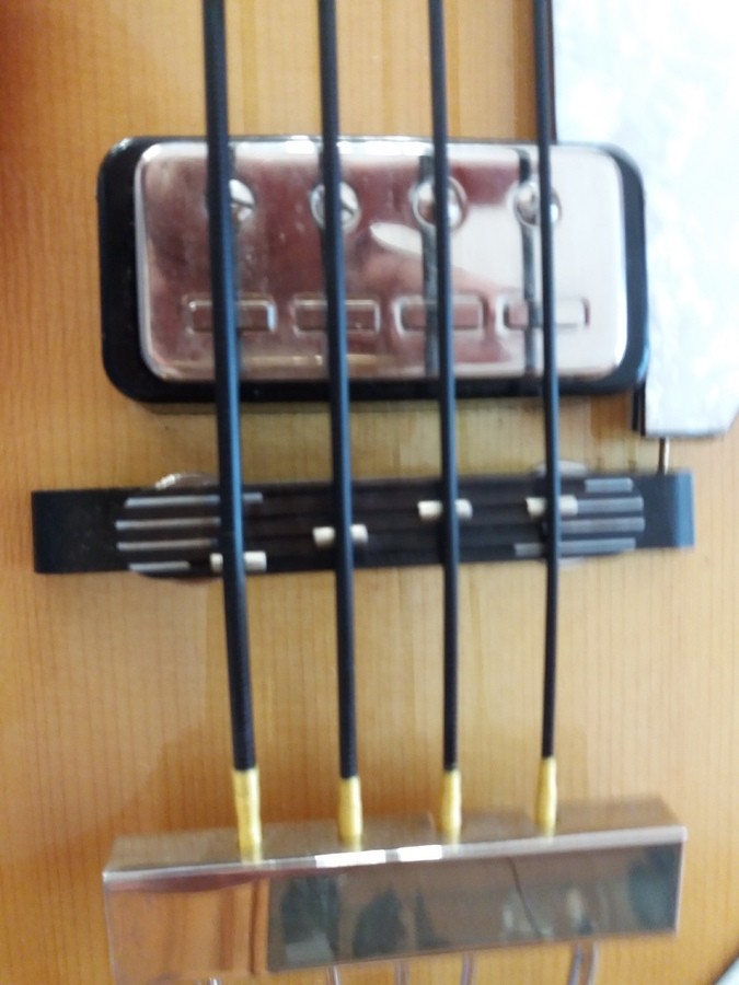 hofner-guitars-violin-bass-contemporary-series-2944387.jpg