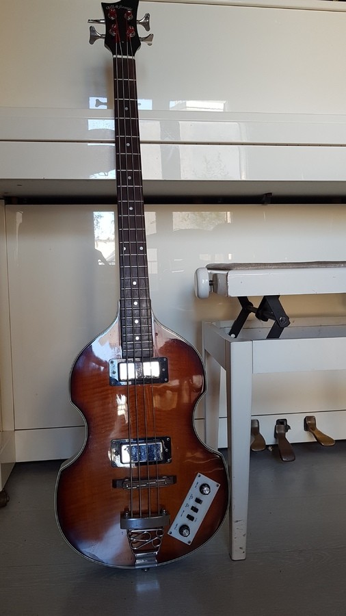 hofner-guitars-violin-bass-contemporary-series-3241303.jpg