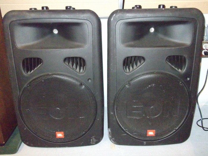Jbl eon15 g2 powered speaker