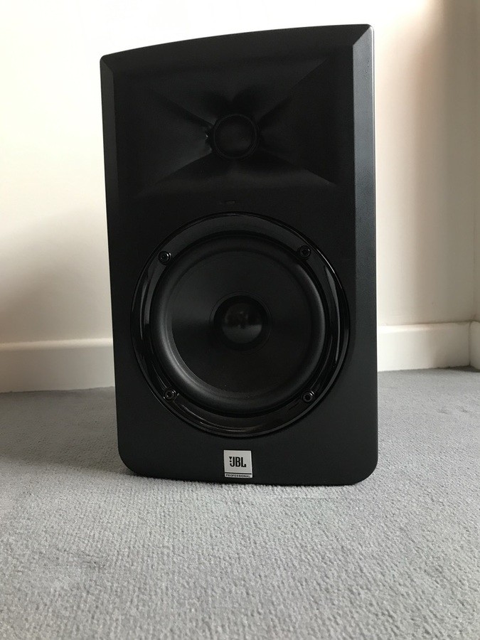 Vend enceinte JBL LSR 305 (Centre) Audiofanzine